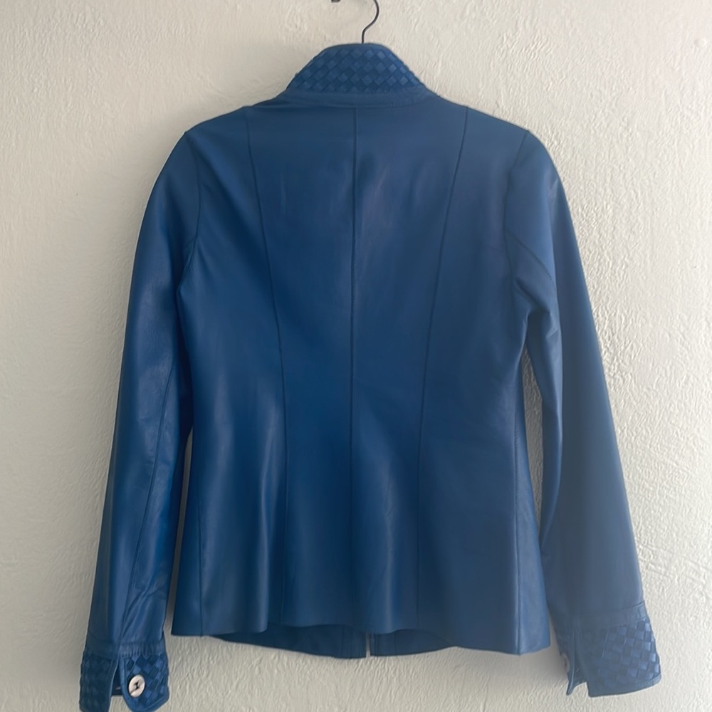 Italian Women’s Reversible Blue Leather and Suede short waisted jacket; Medium - Picture 7 of 16